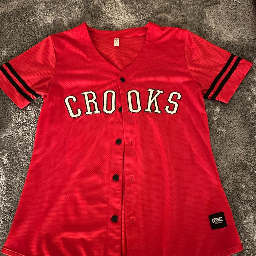 Women’s crooks and castles jersey. Size small. In great condition.